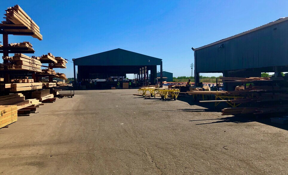 More Photos Of 5033 Feather River Blvd, Olivehurst Manufacturing For Lease