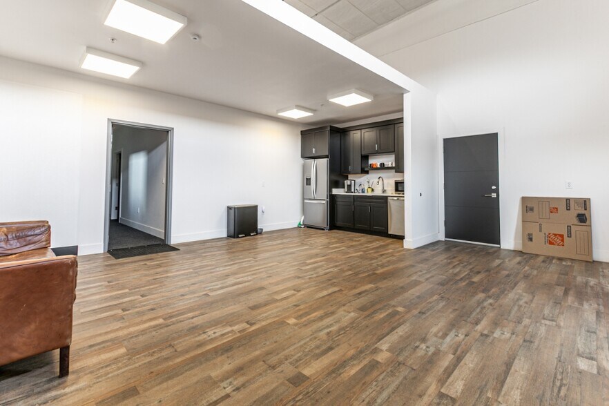 More Photos Of 5680 Browns Canyon Rd, Peoa Showroom For Lease