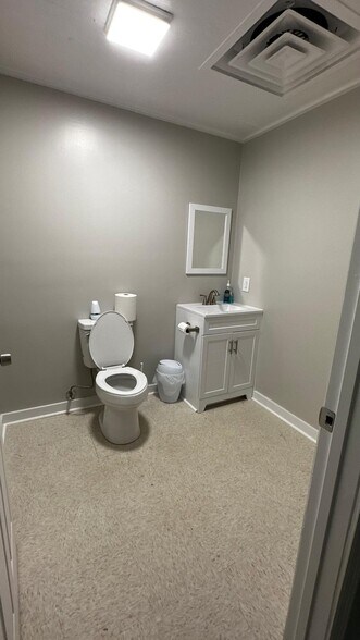 More Photos Of 430 E Broad St, Smithville Showroom For Sale