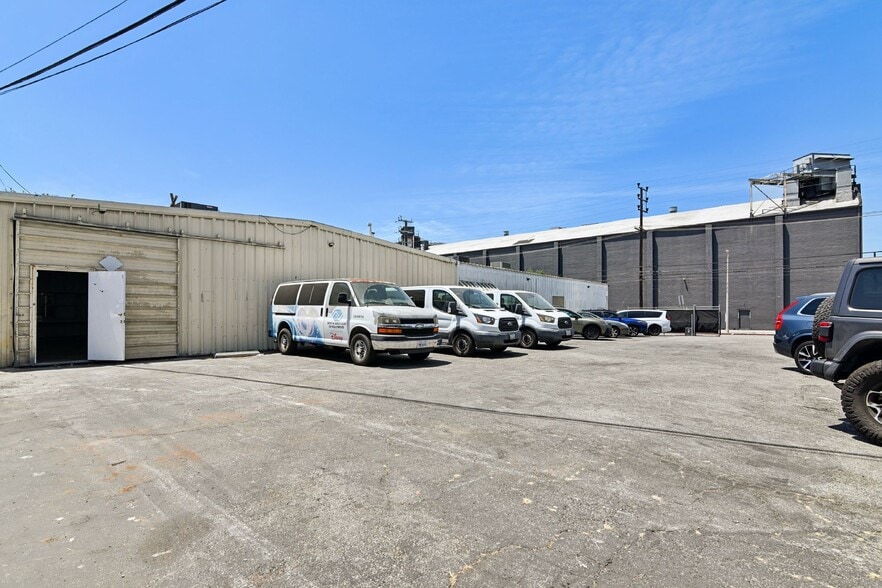 More Photos Of 850-858 Lillian Way, Los Angeles Warehouse For Lease