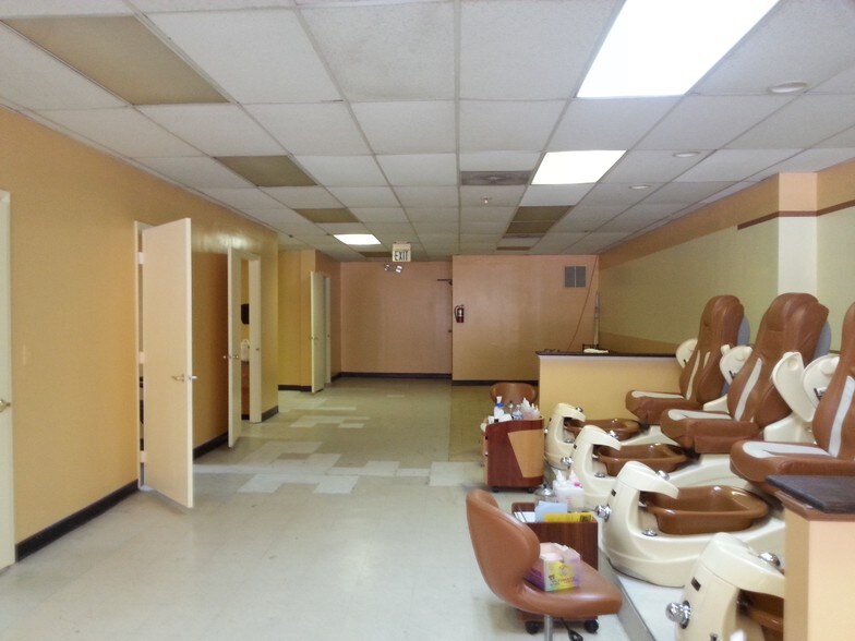 More Photos Of 19 W Bel Air Ave, Aberdeen Storefront For Lease