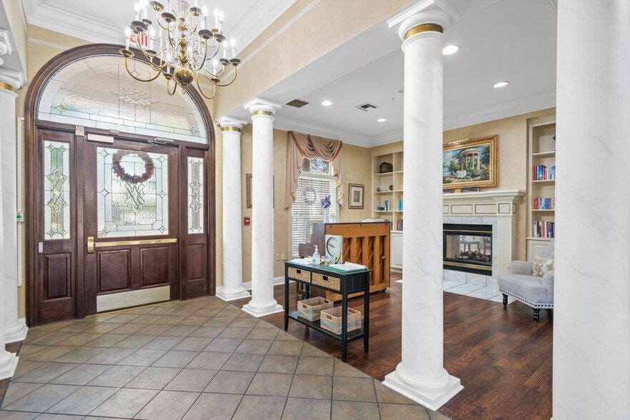 More Photos Of 10171 Papa George St, Daphne Congregate Senior Housing For Lease