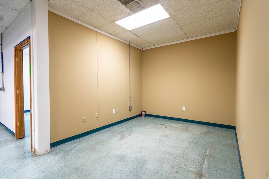 More Photos Of 11813 W 77th St, Lenexa Office For Sale