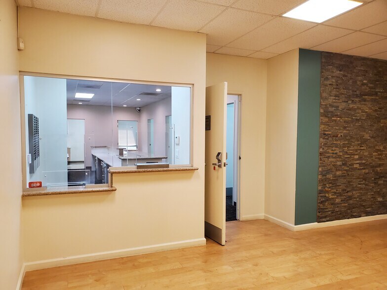 More Photos Of 5000 Overland Ave, Culver City Office For Sale