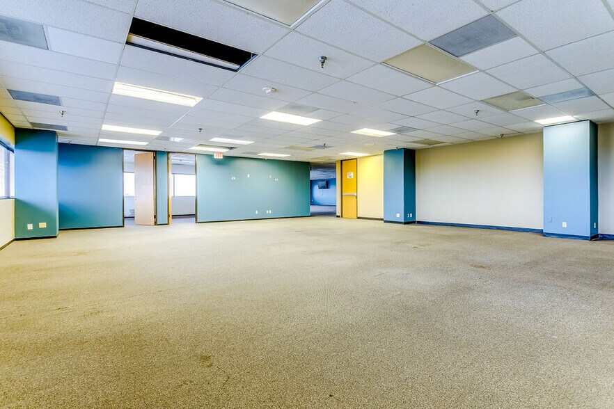 More Photos Of 2350 Valley View Ln, Dallas Loft Creative Space For Lease