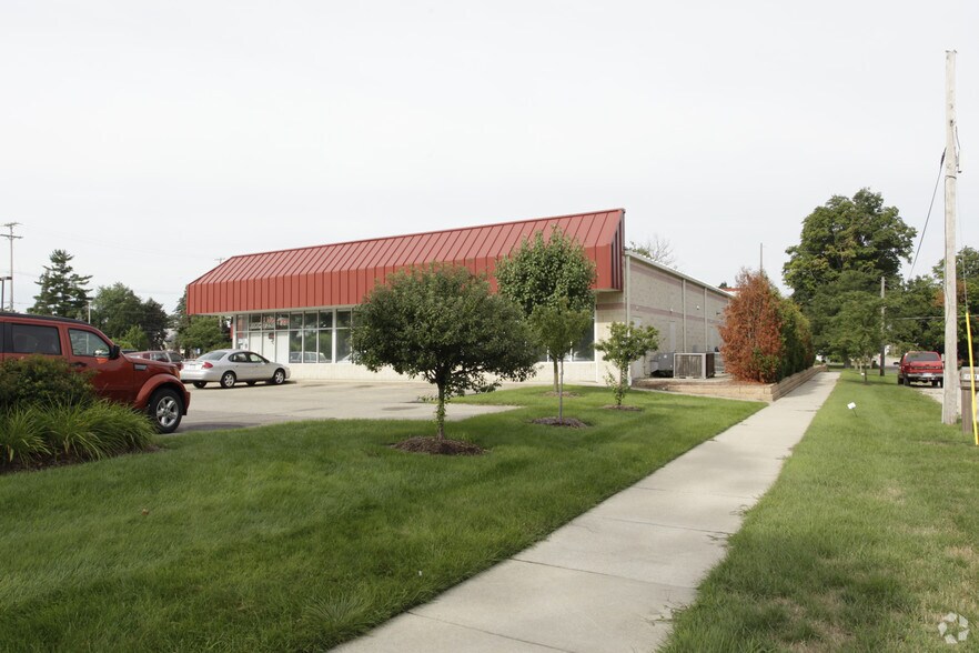 More Photos Of 151-155 S Main St, Cedar Springs Freestanding For Lease