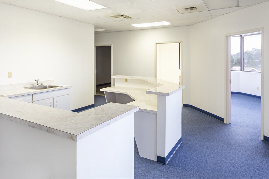 More Photos Of 1800 Pine Hollow Rd, McKees Rocks Medical For Lease