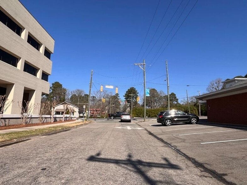 More Photos Of 409 Carthage St, Sanford Medical For Sale