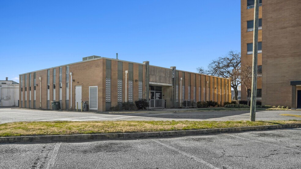 More Photos Of 5900 E Virginia Beach Blvd, Norfolk Unknown For Lease