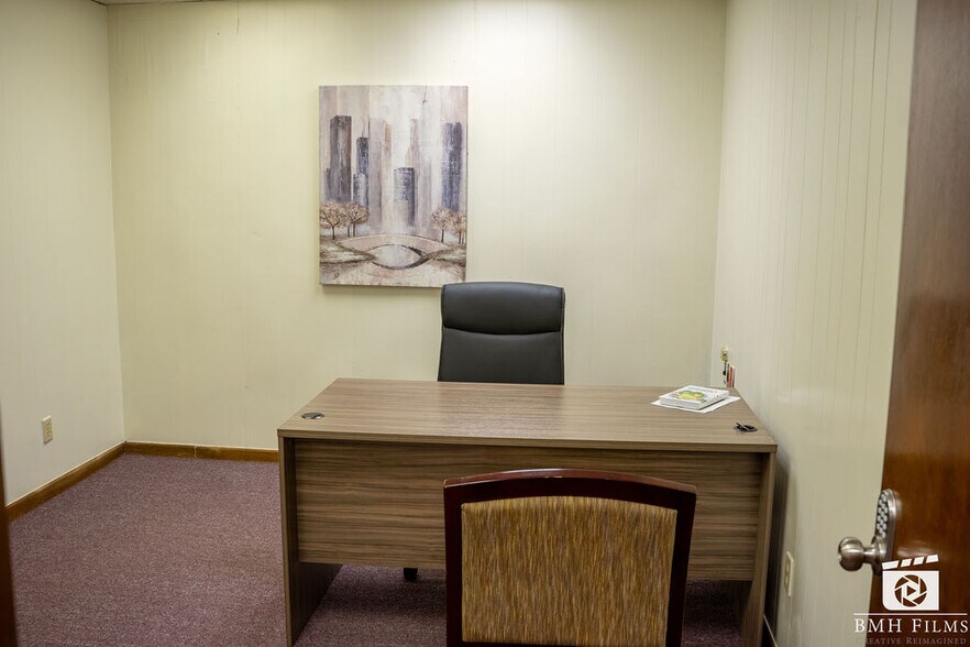 More Photos Of 707-709 N Palestine St, Athens Medical For Lease