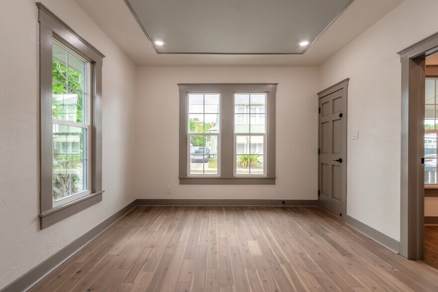More Photos Of 208 Douglas St, New Smyrna Beach Office Residential For Sale