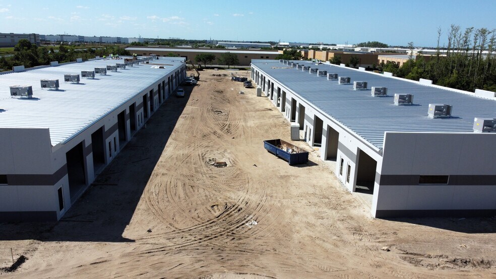 More Photos Of 16103 Lee Rd, Fort Myers Light Manufacturing For Lease