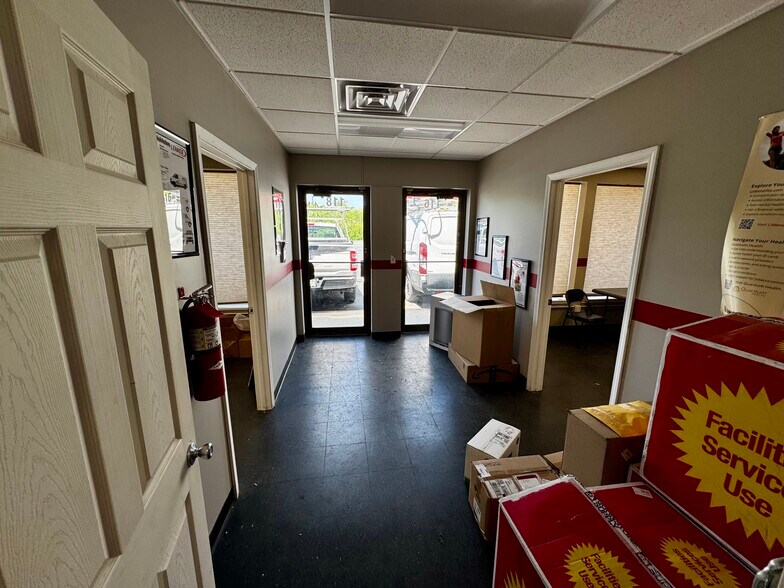 More Photos Of 1600 S Noland Rd, Independence Light Distribution For Lease