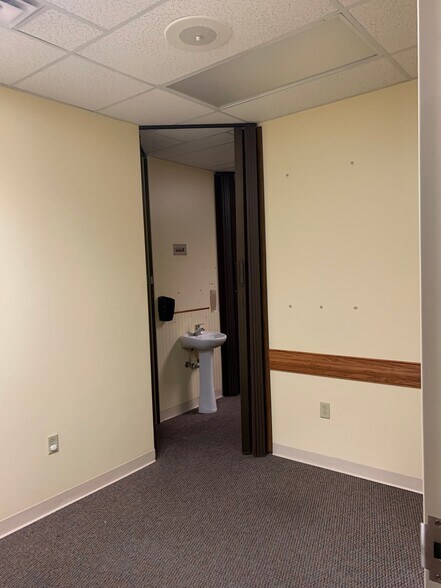 More Photos Of 5022 Old Godsey Ln, Hixson Medical For Lease