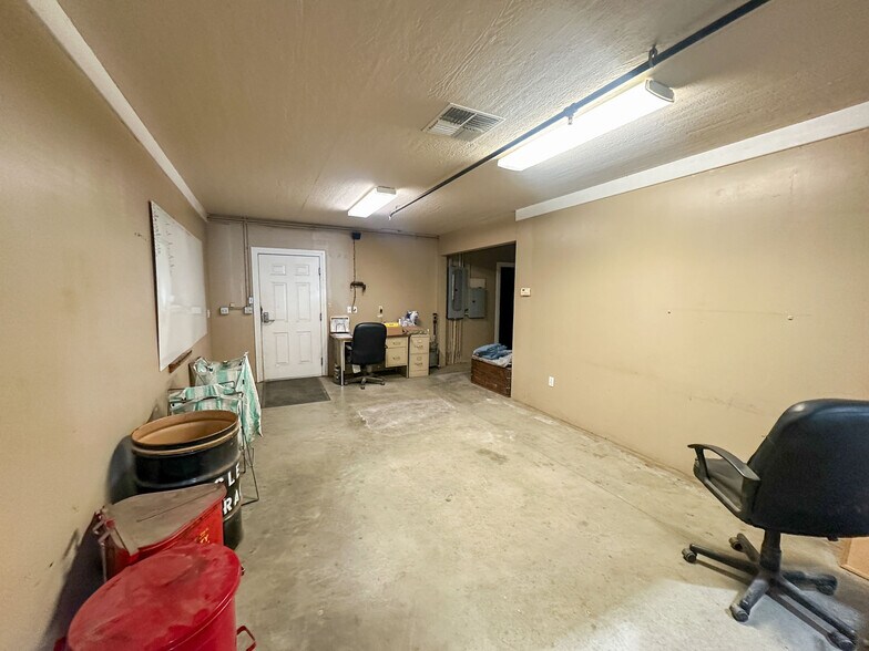 More Photos Of 1577 Beltline Rd, Redding Warehouse For Lease
