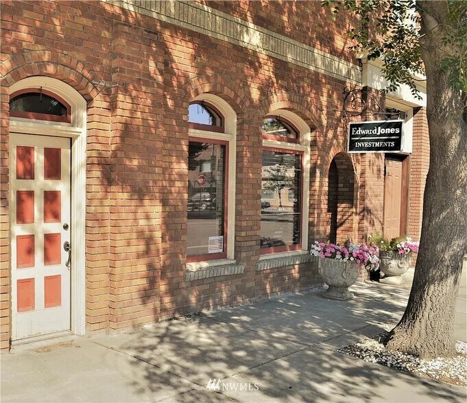 More Photos Of 214 Pine St, Okanogan Office For Sale