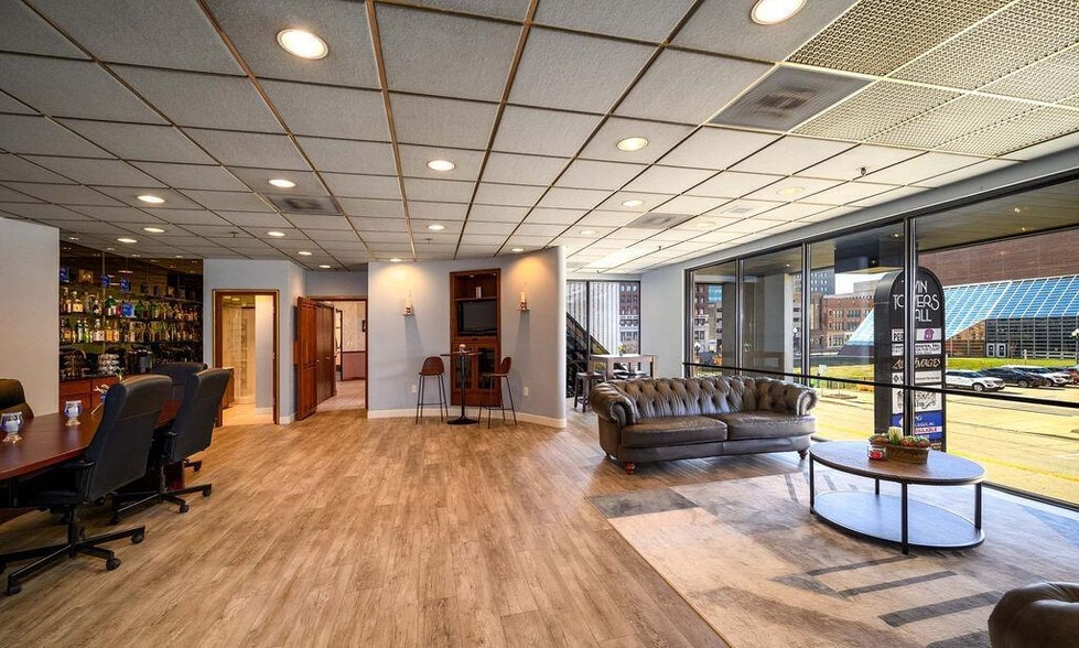 More Photos Of 456 Fulton St, Peoria Office For Sale