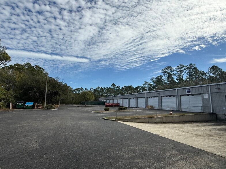 More Photos Of 701 Fentress Blvd, Daytona Beach Distribution For Lease