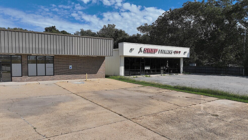 More Photos Of 801 Hwy 165, Dumas General Retail For Sale