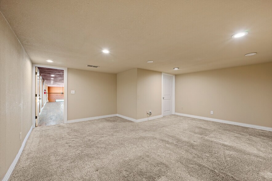 More Photos Of 7716 Davis Blvd, North Richland Hills Storefront For Lease