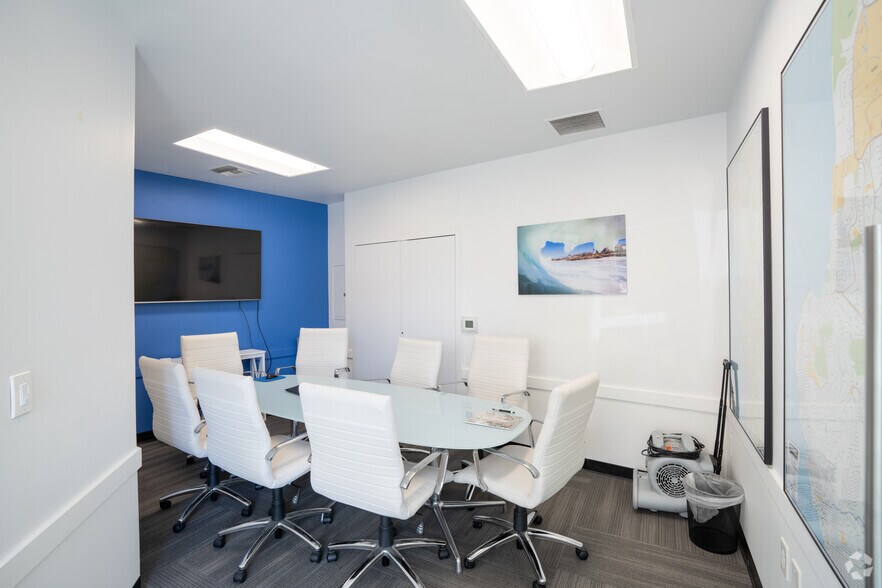 More Photos Of 930 Prospect St, La Jolla Storefront Retail Office For Lease