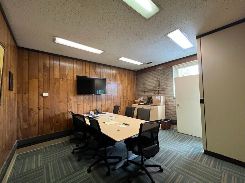 More Photos Of 810 Noblestown Rd, Carnegie Office For Sale
