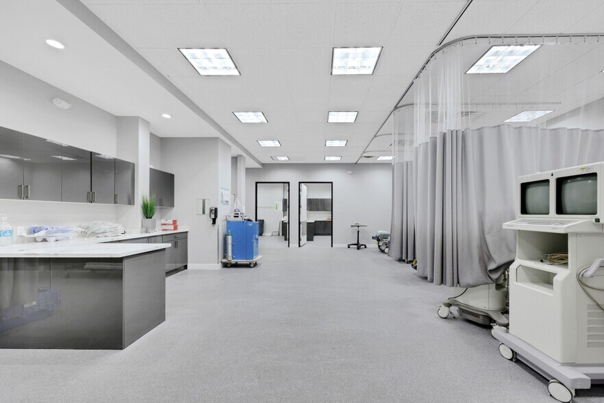 More Photos Of 375 N Stephanie St, Henderson Medical For Sale