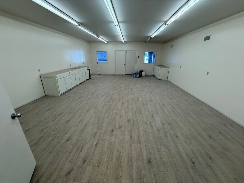 More Photos Of 1505 Brittmoore Rd, Houston Warehouse For Lease