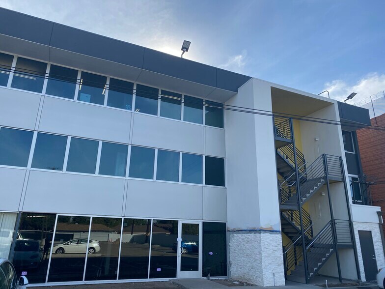 More Photos Of 1833 E 17th St, Santa Ana Office For Lease