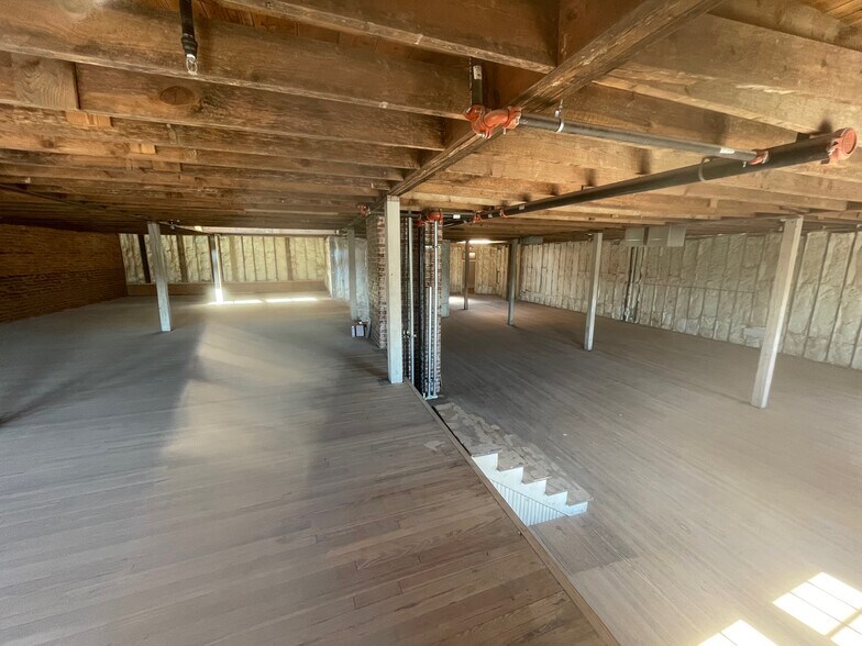 More Photos Of 121-129 N Main St, Mooresville Storefront Retail Office For Lease