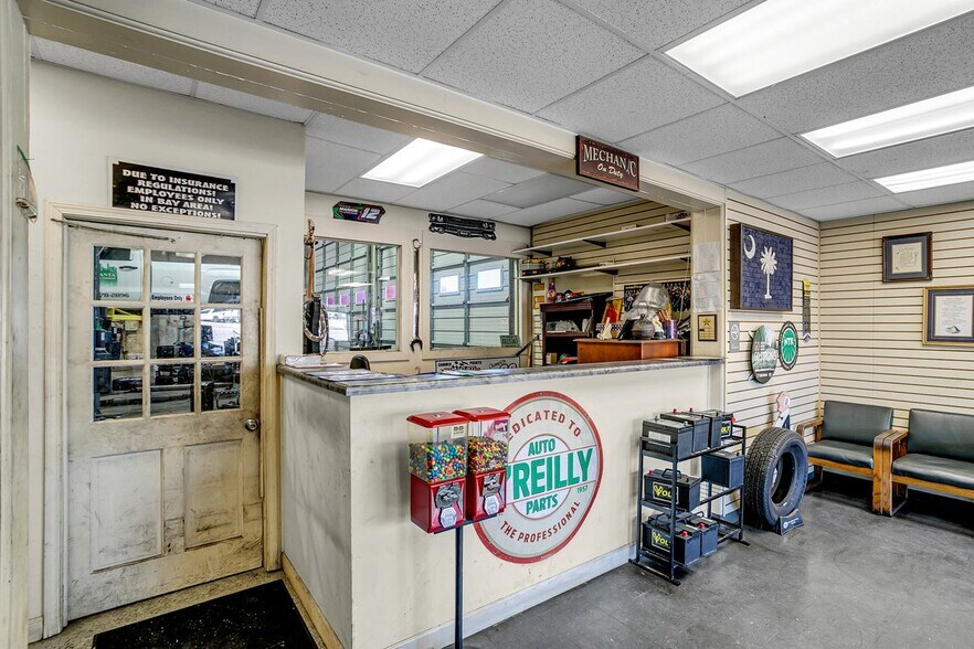 More Photos Of 1201 Poinsett Hwy, Greenville Auto Repair For Sale
