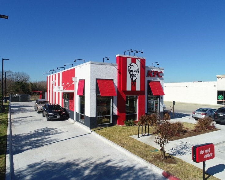 More Photos Of 2002 N Main St, Pearland Restaurant For Lease