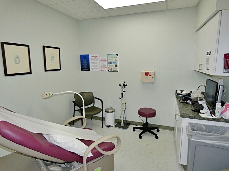 More Photos Of 6934 Elaine Dr, Niagara Falls Office For Sale