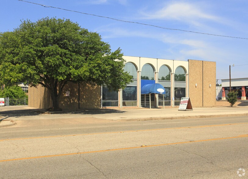 More Photos Of 1210 Lake Air Dr, Waco Freestanding For Sale