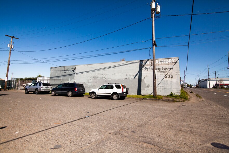 More Photos Of 635 N Columbia Blvd, Portland Warehouse For Sale