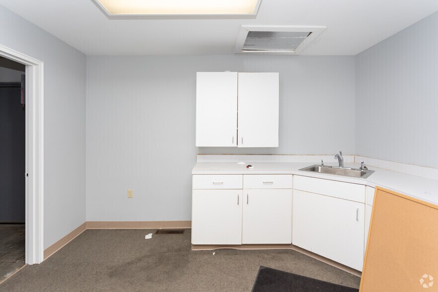 More Photos Of 723 Phillips Ave, Toledo Medical For Lease