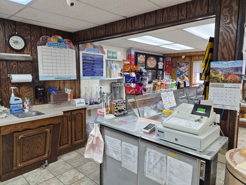 More Photos Of 118 N 4th St, Abbotsford General Retail For Sale