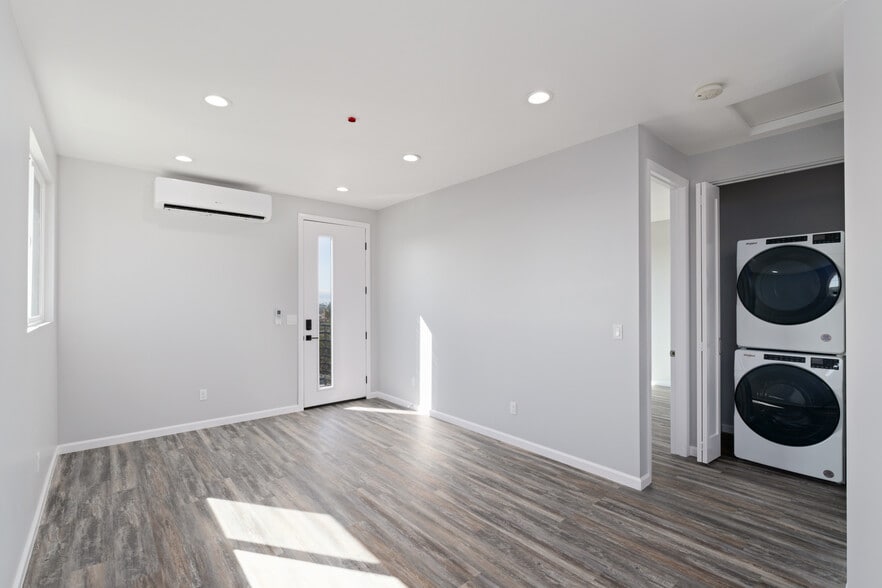 More Photos Of 6728 Thomson Ct, San Diego Apartments For Sale