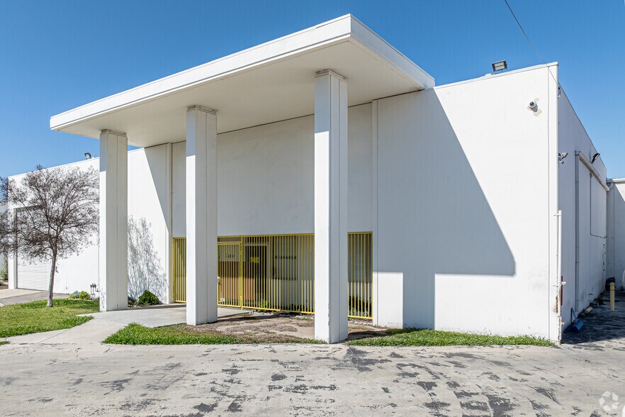 Primary Photo Of 17160 Alburtis Ave, Artesia Warehouse For Lease