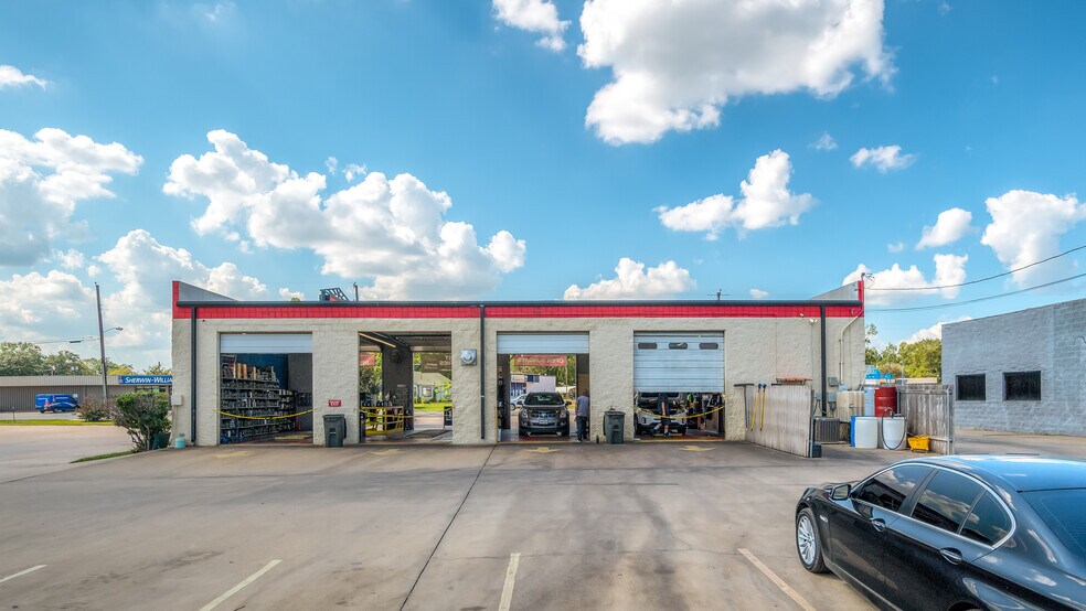 More Photos Of 309 S Timberland Dr, Lufkin Auto Repair For Sale