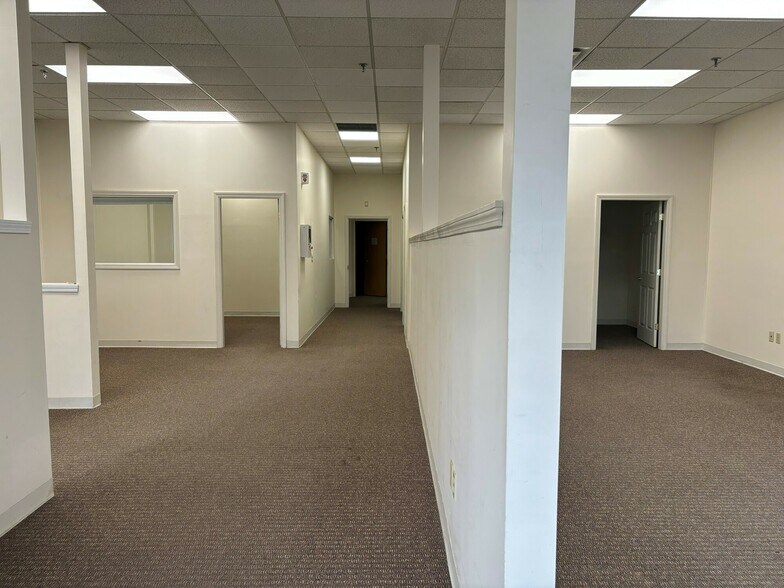 More Photos Of 190 Riverside St, Portland Flex For Lease