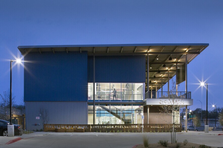 More Photos Of 4801 West Fwy, Fort Worth Veterinarian Kennel For Sale