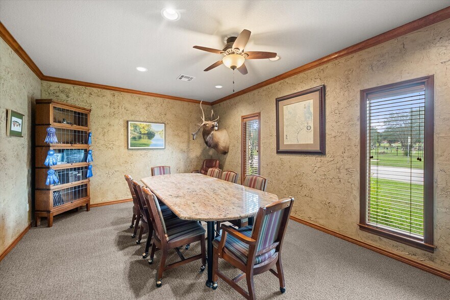 More Photos Of 2220 W 2nd Ave, Corsicana Office For Sale