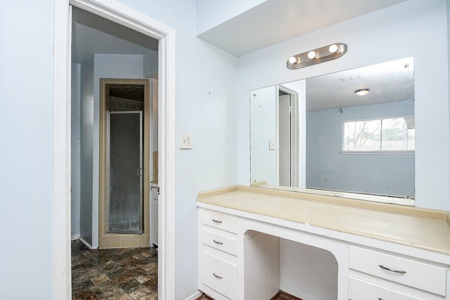 More Photos Of 11602 Dover St, Houston Flex For Lease