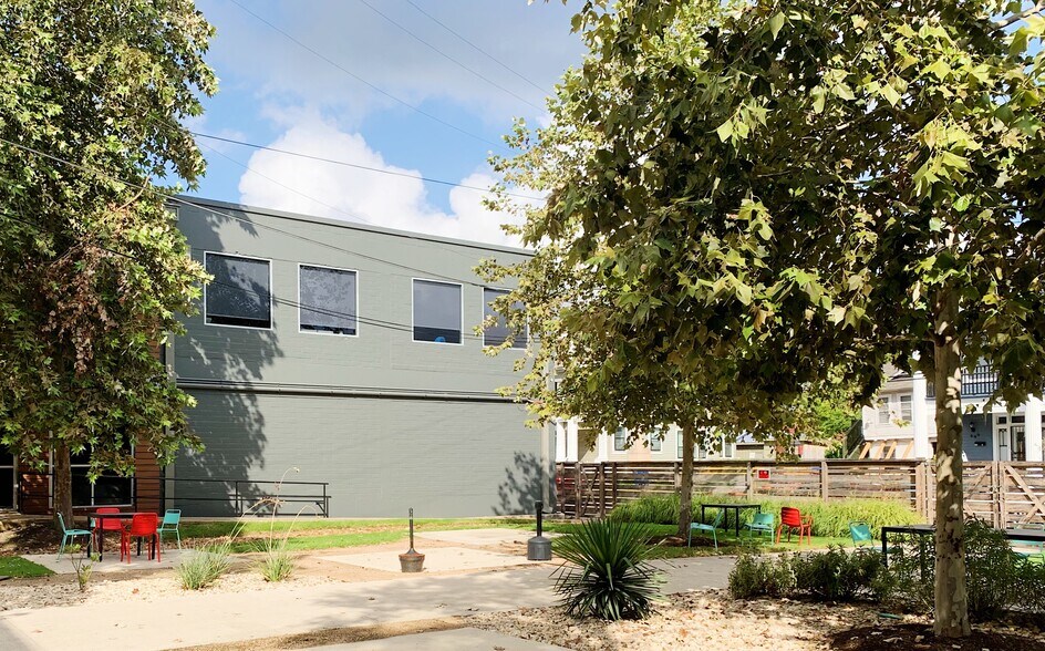 More Photos Of 816 Camaron St, San Antonio Office For Sale