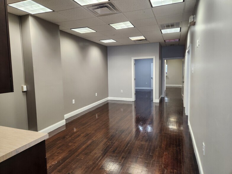 More Photos Of 18 Oliver St, Newark Office For Lease