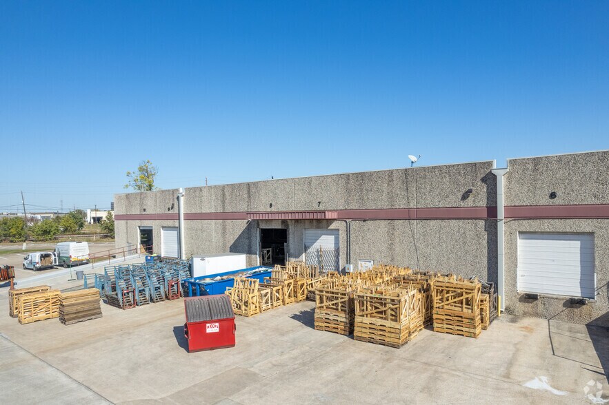 More Photos Of 2055 Silber Rd, Houston Unknown For Lease