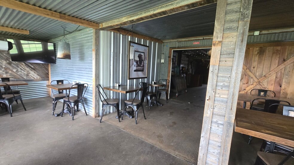 More Photos Of 4021 Acton Hwy, Granbury General Retail For Lease