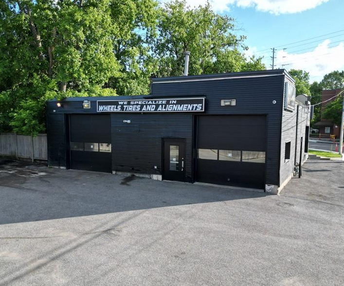 Primary Photo Of 1049 Merivale Rd, Ottawa Auto Repair For Sale