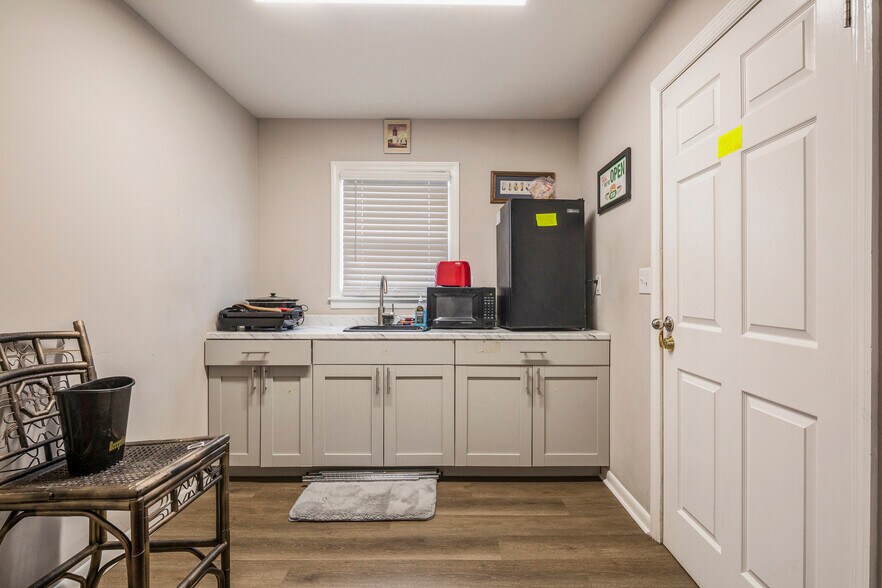 More Photos Of 6019 Preston Hwy, Louisville Office For Sale